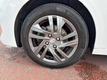 Photo 17 Peugeot 208  PureTech 100 S&S BVM6