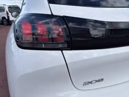 Photo 21 Peugeot 208  PureTech 100 S&S BVM6