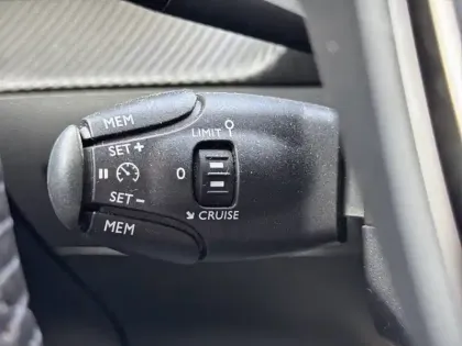 Photo 28 Peugeot 208  PureTech 100 S&S BVM6