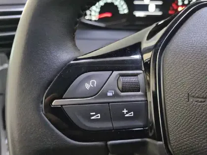 Photo 85 Peugeot 208  PureTech 100 S&S BVM6