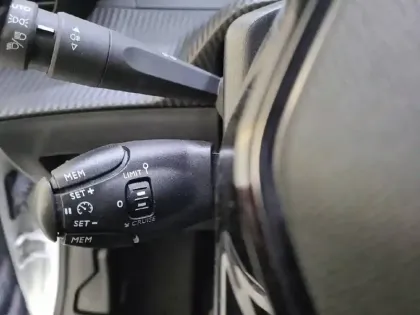 Photo 54 Peugeot 208  PureTech 100 S&S BVM6