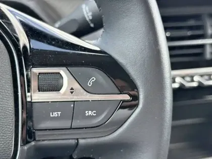 Photo 22 Peugeot 208  PureTech 100 S&S BVM6