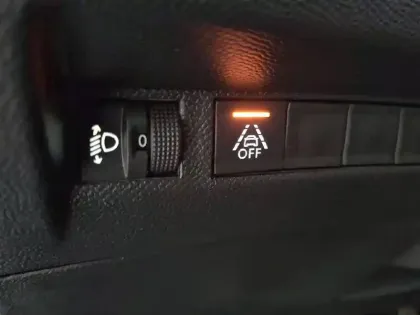 Photo 87 Peugeot 208  PureTech 100 S&S BVM6