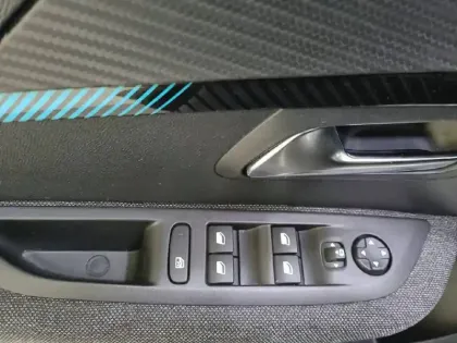 Photo 58 Peugeot 208  PureTech 100 S&S BVM6