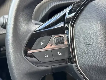 Photo 23 Peugeot 208  PureTech 100 S&S BVM6