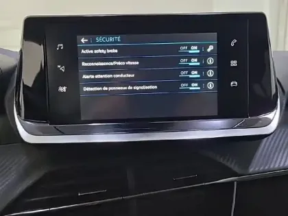 Photo 50 Peugeot 208  PureTech 100 S&S BVM6