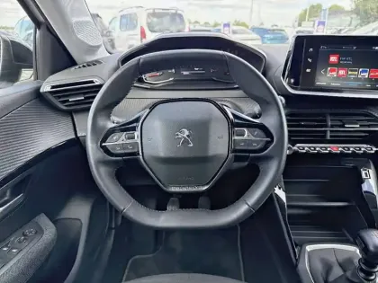 Photo 16 Peugeot 208  PureTech 100 S&S BVM6