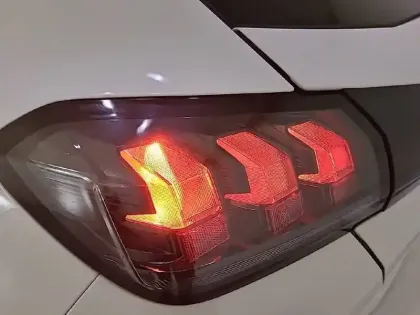 Photo 45 Peugeot 208  PureTech 100 S&S BVM6