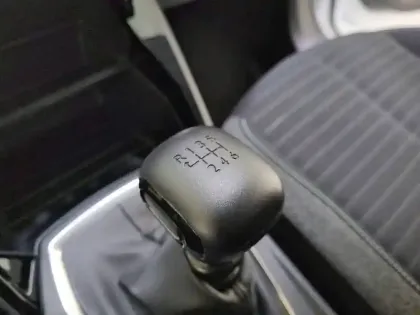 Photo 42 Peugeot 208  PureTech 100 S&S BVM6