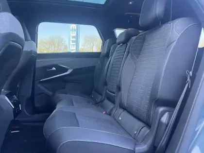 Photo 76 Peugeot 5008  Hybrid 145 ch e-DCS6