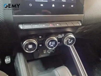 Photo 16 Renault Clio  E-Tech full hybrid 145