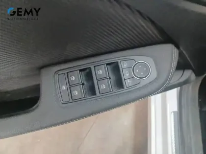 Photo 11 Renault Clio  E-Tech full hybrid 145