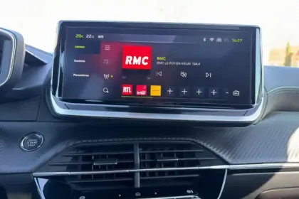 Photo 26 Peugeot 2008  Hybrid 136 e-DCS6