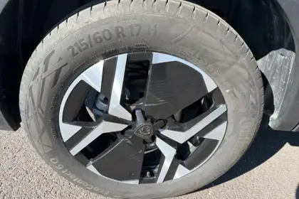 Photo 12 Peugeot 2008  Hybrid 136 e-DCS6