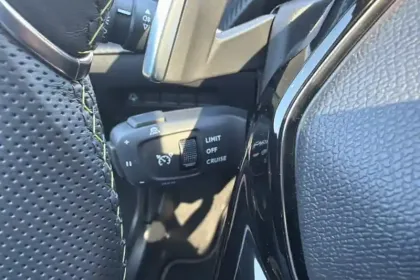 Photo 21 Peugeot 2008  Hybrid 136 e-DCS6