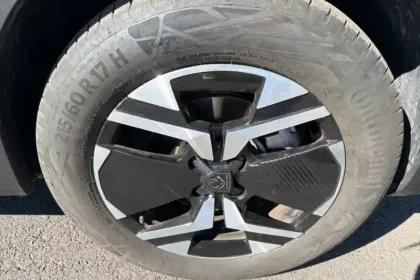 Photo 47 Peugeot 2008  Hybrid 136 e-DCS6