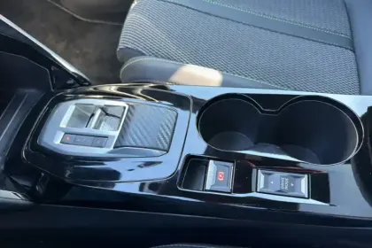 Photo 30 Peugeot 2008  Hybrid 136 e-DCS6