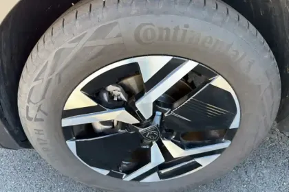 Photo 14 Peugeot 2008  Hybrid 136 e-DCS6