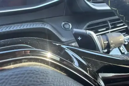 Photo 19 Peugeot 2008  Hybrid 136 e-DCS6