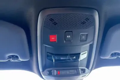 Photo 66 Peugeot 2008  Hybrid 136 e-DCS6