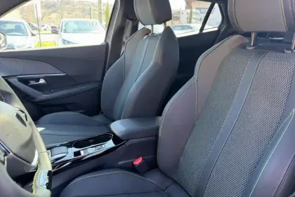 Photo 9 Peugeot 2008  Hybrid 136 e-DCS6