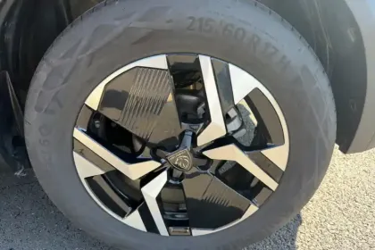 Photo 11 Peugeot 2008  Hybrid 136 e-DCS6