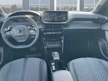 Photo 7 Peugeot 2008  Hybrid 145 e-DCS6