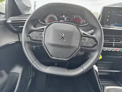 Photo 16 Peugeot 208  BlueHDi 100 S&S BVM6