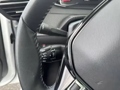 Photo 20 Peugeot 208  BlueHDi 100 S&S BVM6