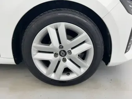 Photo 29 Renault Clio Gén. V (BJA) Ph2 Evolution 5