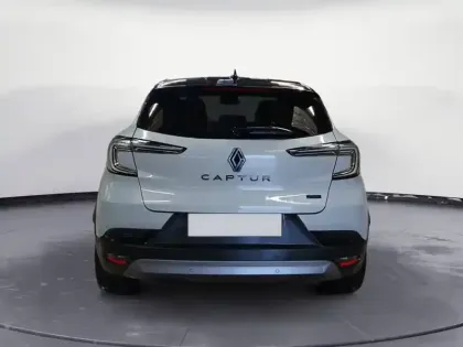 Photo 18 Renault Captur  E-Tech full hybrid 145 ch