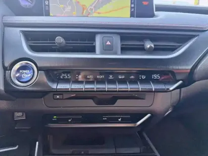 Photo 243 Lexus UX  250h 2WD