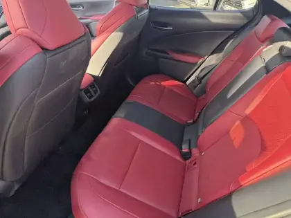 Photo 131 Lexus UX  250h 2WD