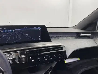 Photo 27 Peugeot 5008  Hybrid 145 e-DCS6