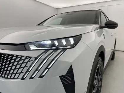 Photo 23 Peugeot 5008  Hybrid 145 e-DCS6