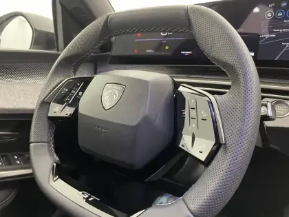 Photo 28 Peugeot 5008  Hybrid 145 e-DCS6