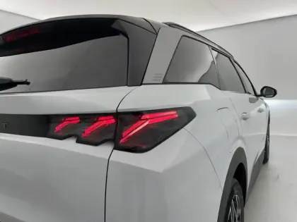 Photo 62 Peugeot 5008  Hybrid 145 e-DCS6