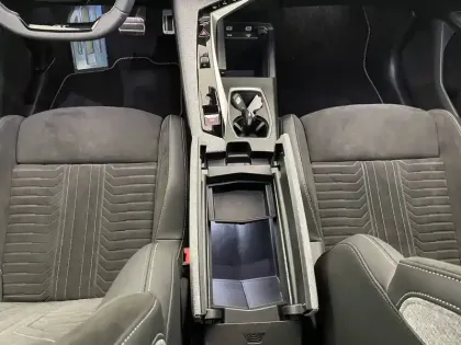 Photo 56 Peugeot 5008  Hybrid 145 e-DCS6