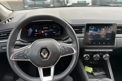 Photo 17 Renault Captur  E-Tech Plug-in 160