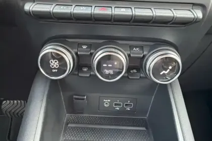 Photo 27 Renault Captur  E-Tech Plug-in 160