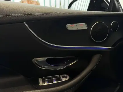 Photo 19 Mercedes Classe E  Cabriolet 220 d 9G-Tronic