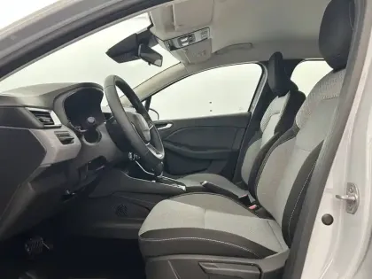 Photo 8 Renault Clio  E-Tech full hybrid 145 ch GSR2