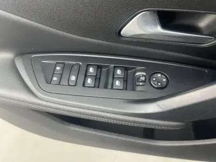 Photo 62 Peugeot 308  PHEV 180 e-EAT8