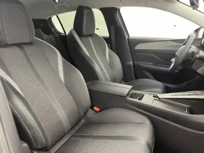 Photo 90 Peugeot 308  Hybrid 136 e-DCS6