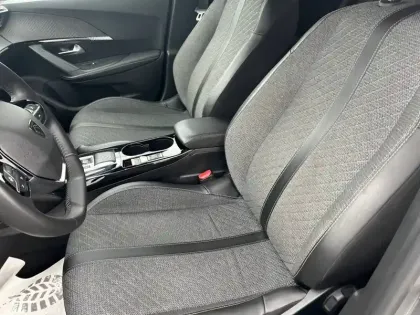 Photo 10 Peugeot 2008  BlueHDi 130 S&S EAT8