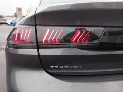 Photo 16 Peugeot 508  Hybrid 225 e-EAT8