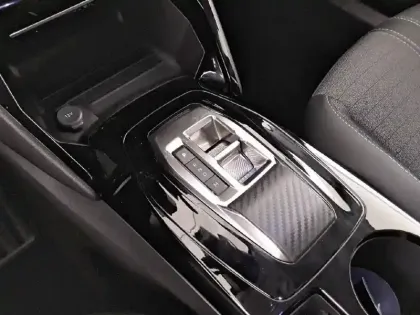 Photo 13 Peugeot 2008  BlueHDi 130 S&S EAT8