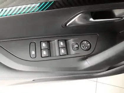 Photo 21 Peugeot 2008  BlueHDi 130 S&S EAT8