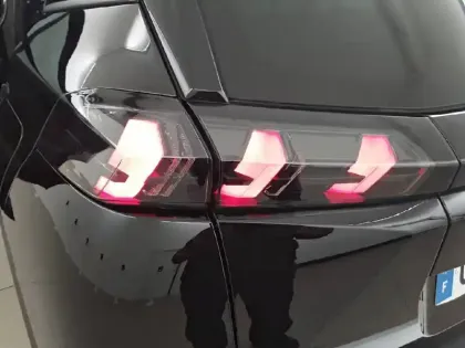 Photo 16 Peugeot 2008  BlueHDi 130 S&S EAT8