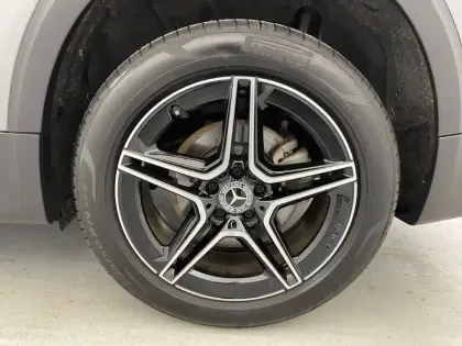 Photo 16 Mercedes GLB  200 d 8G-DCT